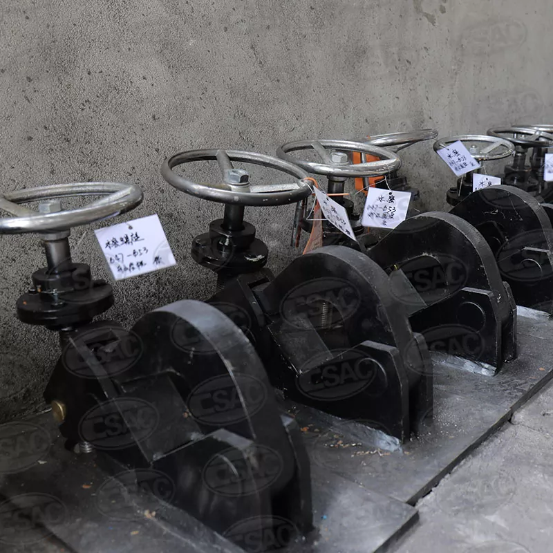 Vattentät ankarutlösare av svängbar typ